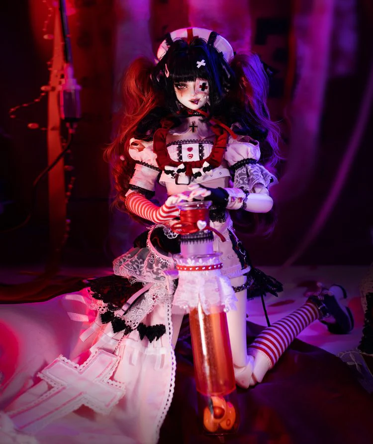 Er1trea, Combat Nurse | Preorder | DOLL - Image 8